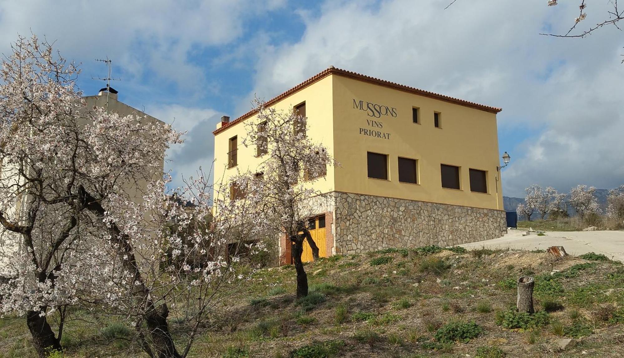 Hostal Restaurant Mussons Vins Poboleda Exterior foto